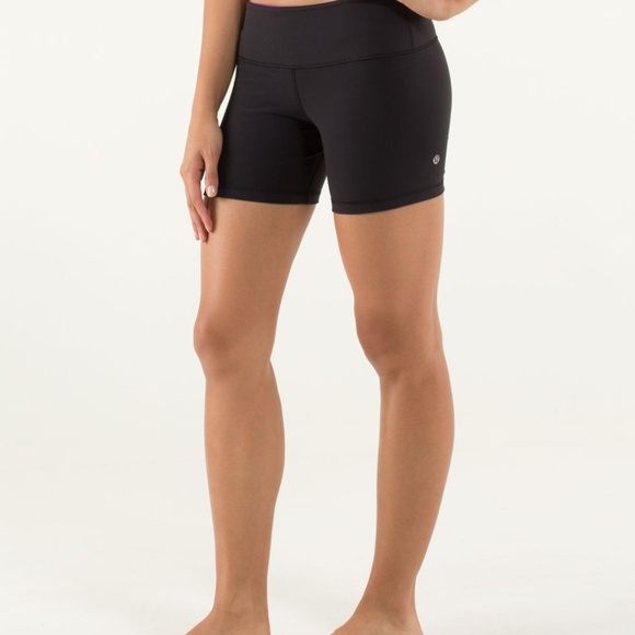 Lululemon Reverse Groove Shorts Size 6 Black Raspberry Waistband - Picture 2 of 15